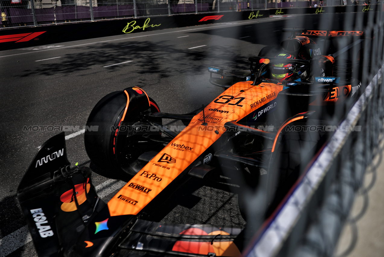 GP AZERBAIJAN, Oscar Piastri (AUS) McLaren MCL39.

19.09.2025. Formula 1 World Championship, Rd 17, Azerbaijan Grand Prix, Baku Street Circuit, Azerbaijan, Practice Day.

- www.xpbimages.com, EMail: requests@xpbimages.com © Copyright: Charniaux / XPB Images