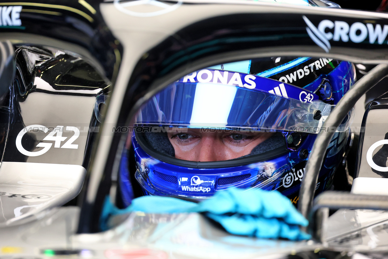 GP AZERBAIJAN, George Russell (GBR) Mercedes AMG F1 W16.

19.09.2025. Formula 1 World Championship, Rd 17, Azerbaijan Grand Prix, Baku Street Circuit, Azerbaijan, Practice Day.

- www.xpbimages.com, EMail: requests@xpbimages.com © Copyright: Batchelor / XPB Images
