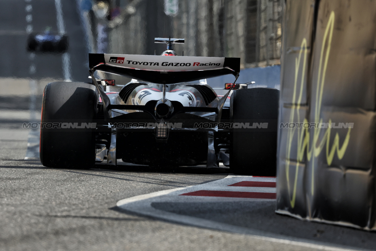 GP AZERBAIJAN, Esteban Ocon (FRA) Haas VF-25.

19.09.2025. Formula 1 World Championship, Rd 17, Azerbaijan Grand Prix, Baku Street Circuit, Azerbaijan, Practice Day.

- www.xpbimages.com, EMail: requests@xpbimages.com © Copyright: Bearne / XPB Images