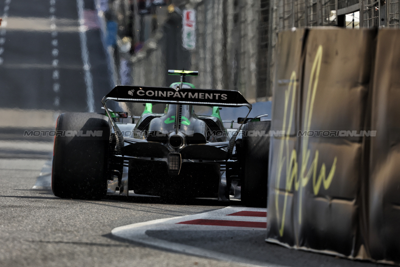 GP AZERBAIJAN, Gabriel Bortoleto (BRA) Sauber C45.

19.09.2025. Formula 1 World Championship, Rd 17, Azerbaijan Grand Prix, Baku Street Circuit, Azerbaijan, Practice Day.

- www.xpbimages.com, EMail: requests@xpbimages.com © Copyright: Bearne / XPB Images