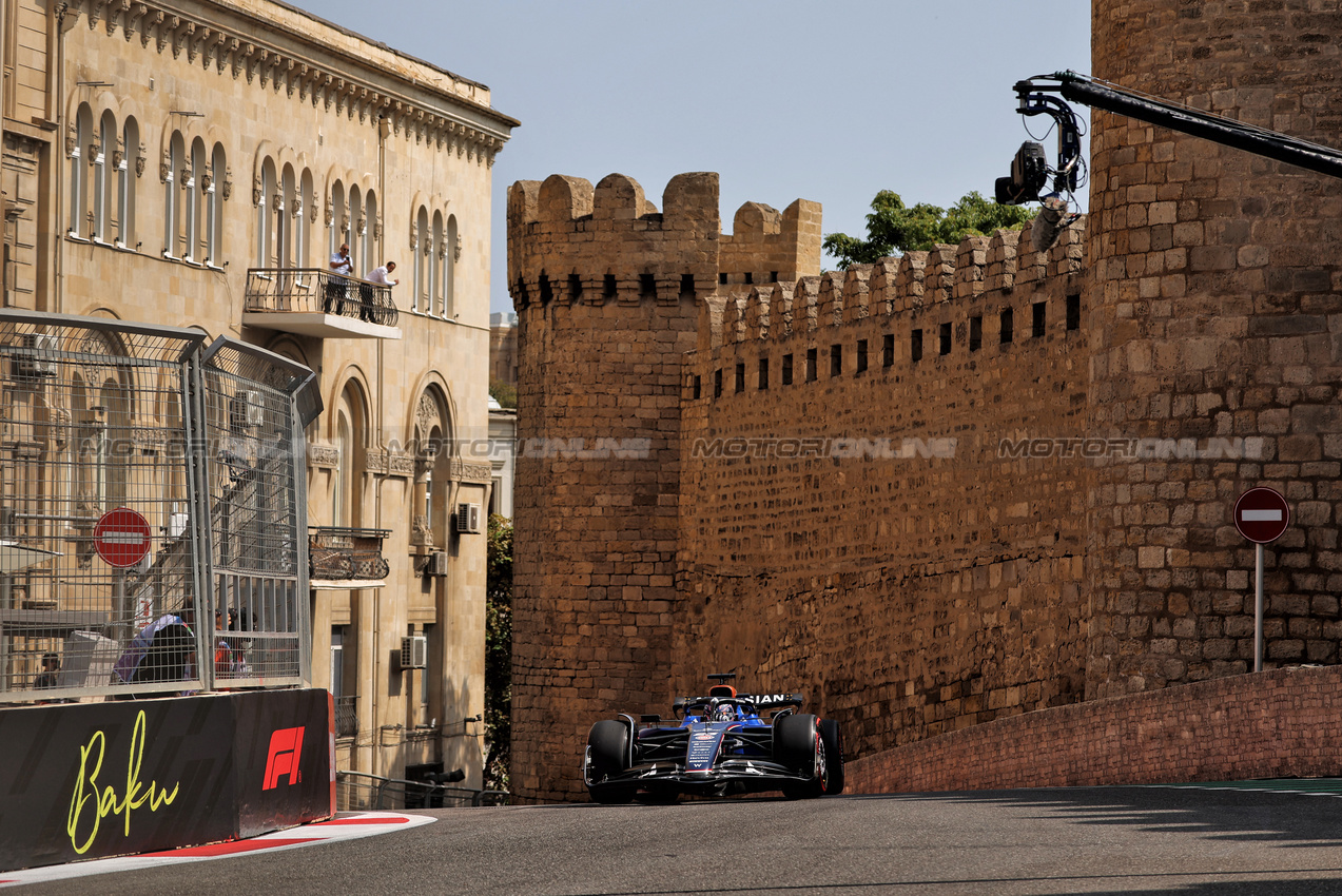 GP AZERBAIJAN, Alexander Albon (THA) Atlassian Williams Racing FW47.

19.09.2025. Formula 1 World Championship, Rd 17, Azerbaijan Grand Prix, Baku Street Circuit, Azerbaijan, Practice Day.

 - www.xpbimages.com, EMail: requests@xpbimages.com © Copyright: Rew / XPB Images