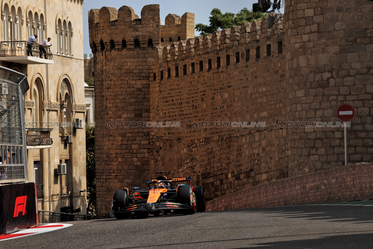 GP AZERBAIJAN, Oscar Piastri (AUS) McLaren MCL39.

19.09.2025. Formula 1 World Championship, Rd 17, Azerbaijan Grand Prix, Baku Street Circuit, Azerbaijan, Practice Day.

 - www.xpbimages.com, EMail: requests@xpbimages.com © Copyright: Rew / XPB Images