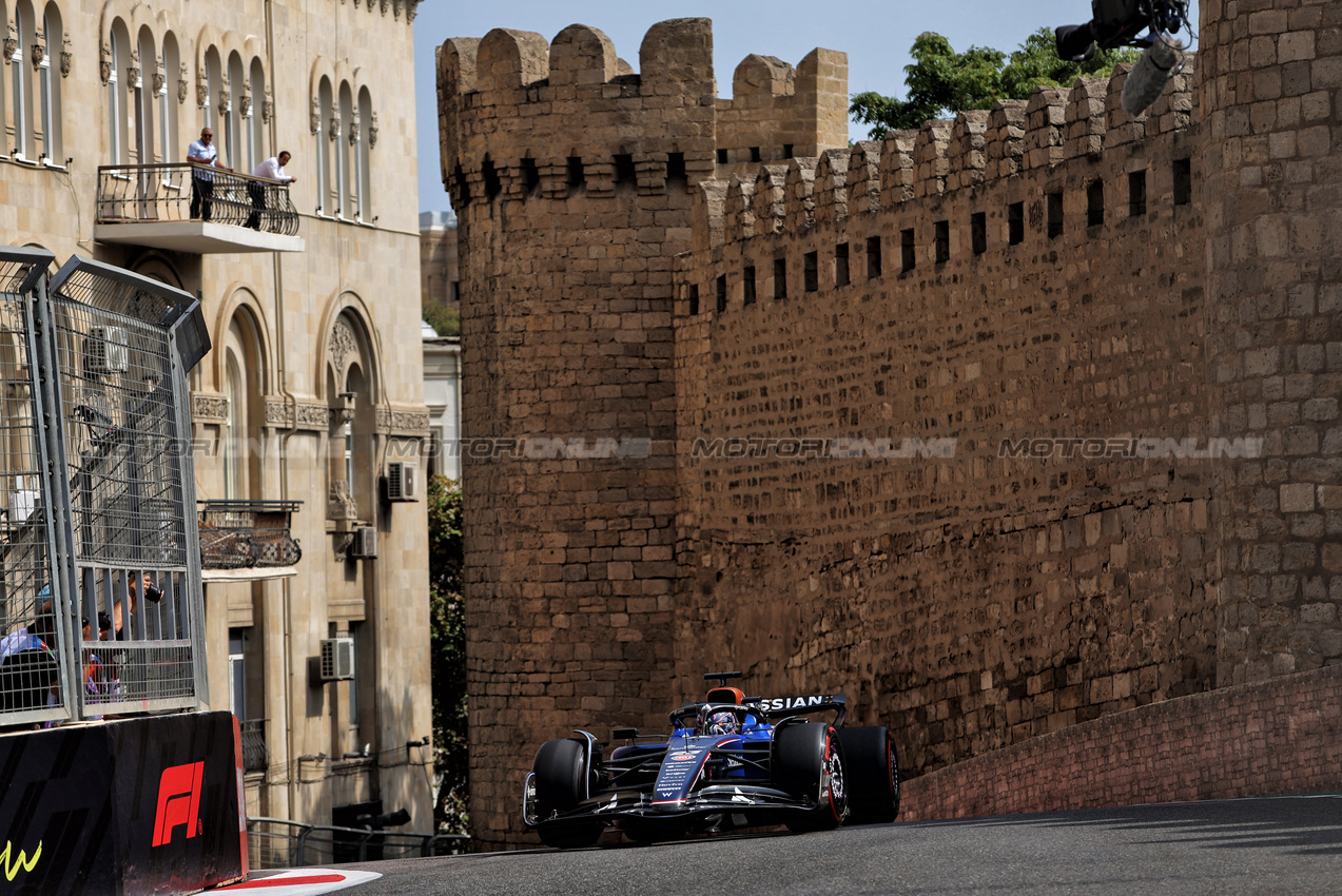 GP AZERBAIJAN, Alexander Albon (THA) Atlassian Williams Racing FW47.

19.09.2025. Formula 1 World Championship, Rd 17, Azerbaijan Grand Prix, Baku Street Circuit, Azerbaijan, Practice Day.

 - www.xpbimages.com, EMail: requests@xpbimages.com © Copyright: Rew / XPB Images