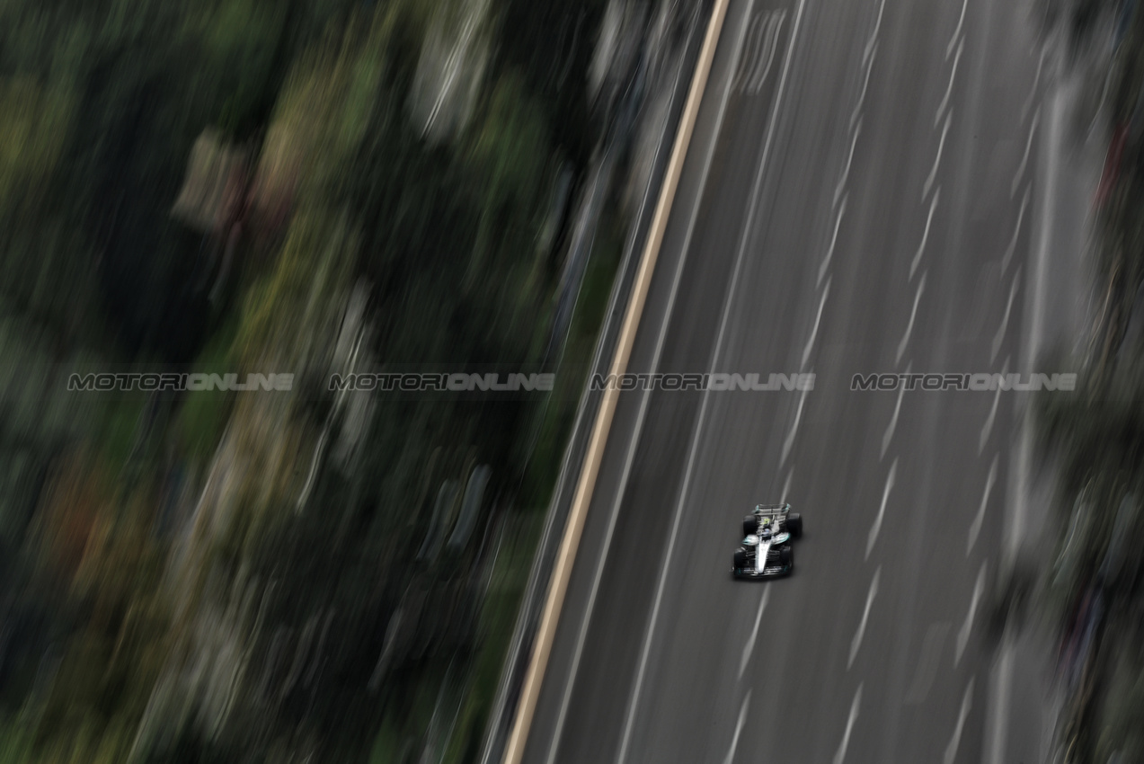 GP AZERBAIJAN, Andrea Kimi Antonelli (ITA) Mercedes AMG F1 W16.

19.09.2025. Formula 1 World Championship, Rd 17, Azerbaijan Grand Prix, Baku Street Circuit, Azerbaijan, Practice Day.

- www.xpbimages.com, EMail: requests@xpbimages.com © Copyright: Bearne / XPB Images