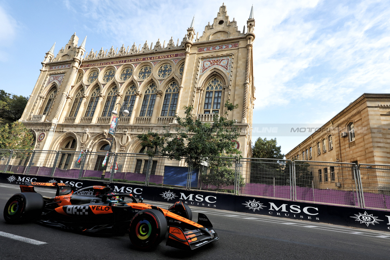 GP AZERBAIJAN, Oscar Piastri (AUS) McLaren MCL39.

19.09.2025. Formula 1 World Championship, Rd 17, Azerbaijan Grand Prix, Baku Street Circuit, Azerbaijan, Practice Day.

- www.xpbimages.com, EMail: requests@xpbimages.com © Copyright: Charniaux / XPB Images