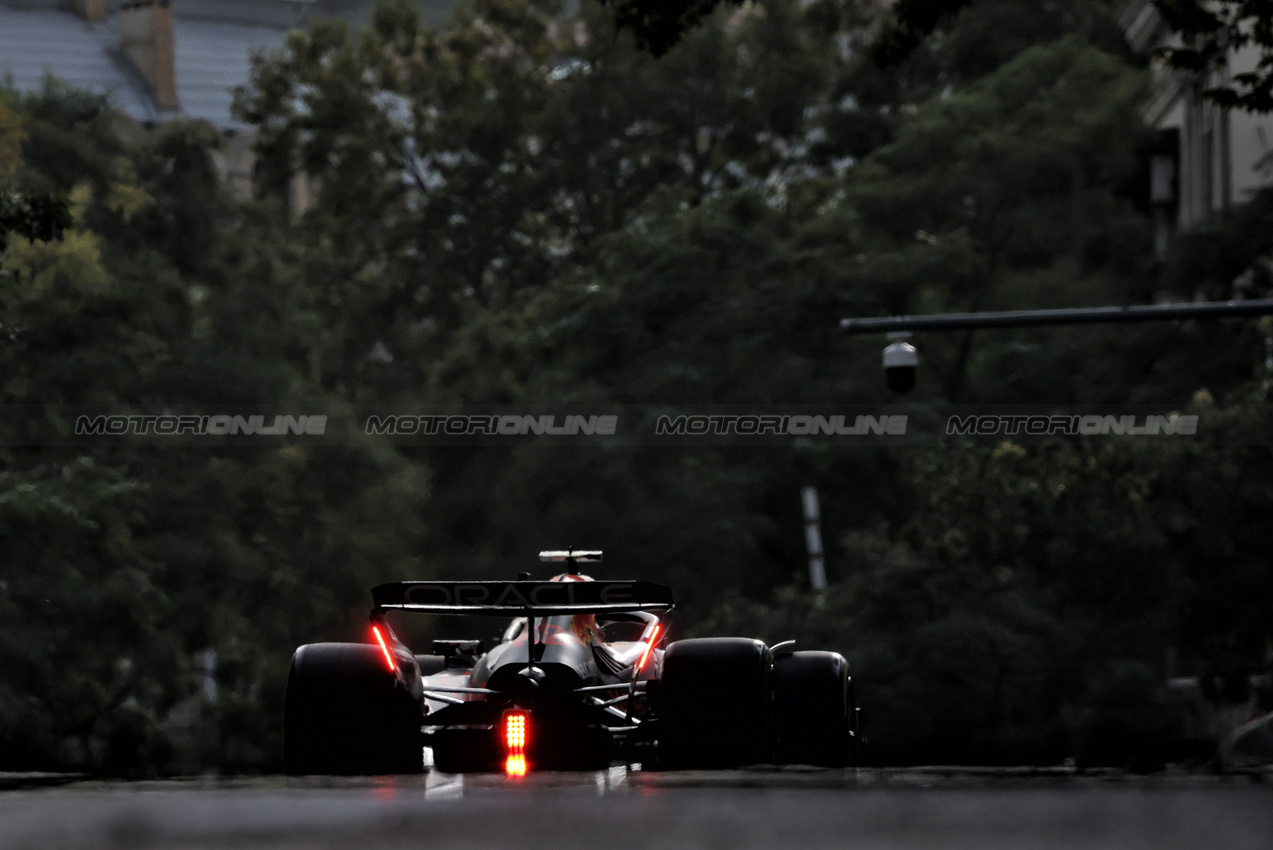 GP AZERBAIJAN, Yuki Tsunoda (JPN) Red Bull Racing RB21.

19.09.2025. Formula 1 World Championship, Rd 17, Azerbaijan Grand Prix, Baku Street Circuit, Azerbaijan, Practice Day.

- www.xpbimages.com, EMail: requests@xpbimages.com © Copyright: Charniaux / XPB Images