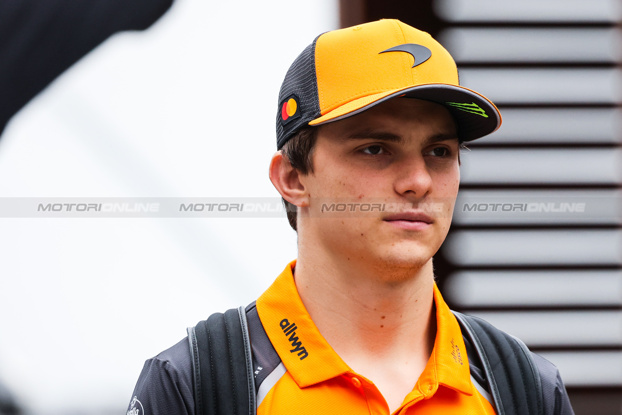 GP AZERBAIJAN, Oscar Piastri (AUS), McLaren 
19.09.2025. Formula 1 World Championship, Rd 17, Azerbaijan Grand Prix, Baku Street Circuit, Azerbaijan, Practice Day.
- www.xpbimages.com, EMail: requests@xpbimages.com © Copyright: Charniaux / XPB Images
