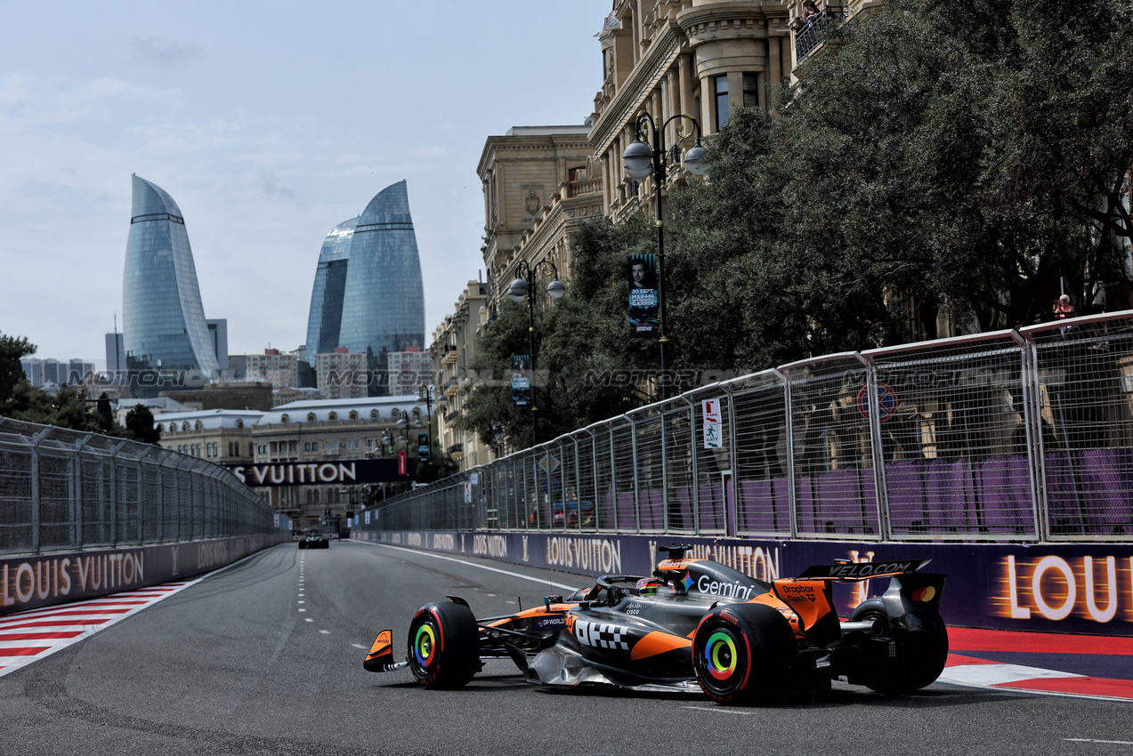 GP AZERBAIJAN, Oscar Piastri (AUS) McLaren MCL39.

19.09.2025. Formula 1 World Championship, Rd 17, Azerbaijan Grand Prix, Baku Street Circuit, Azerbaijan, Practice Day.

- www.xpbimages.com, EMail: requests@xpbimages.com © Copyright: Charniaux / XPB Images