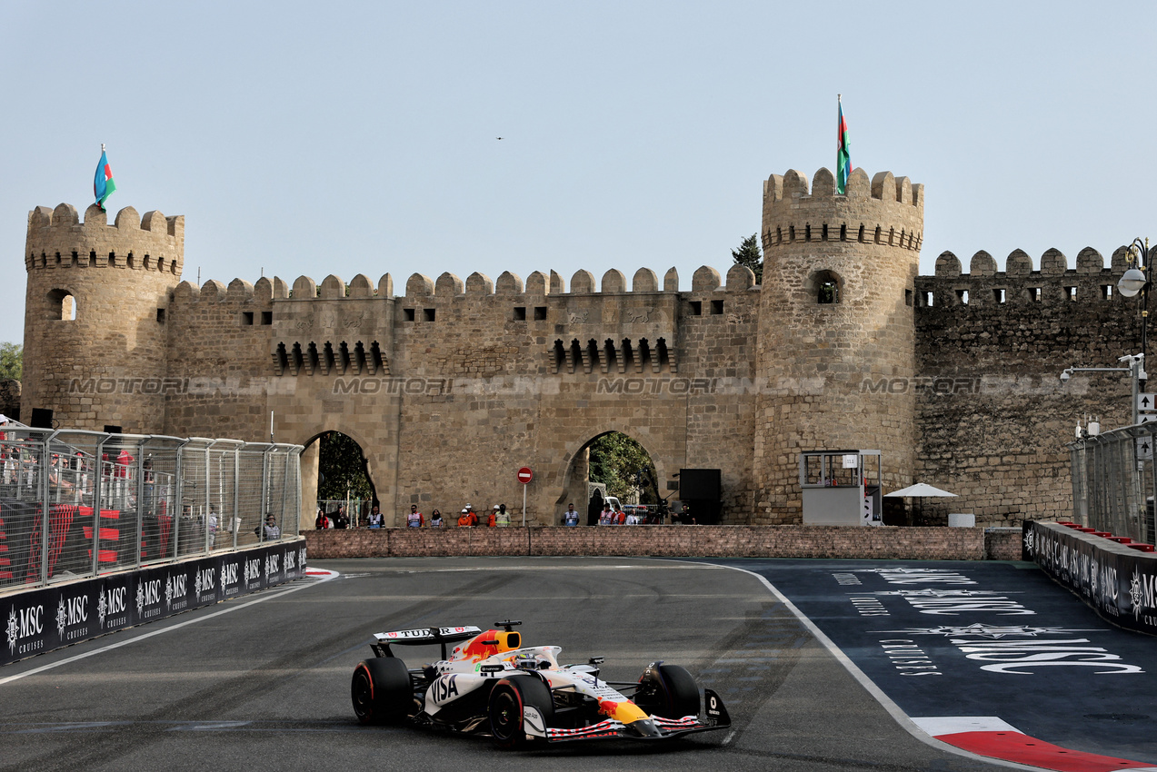 GP AZERBAIJAN, Isack Hadjar (FRA) Racing Bulls VCARB 02.

19.09.2025. Formula 1 World Championship, Rd 17, Azerbaijan Grand Prix, Baku Street Circuit, Azerbaijan, Practice Day.

- www.xpbimages.com, EMail: requests@xpbimages.com © Copyright: Charniaux / XPB Images