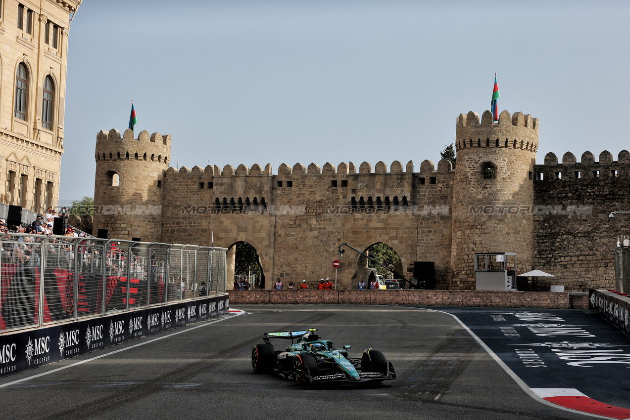 GP AZERBAIJAN, Fernando Alonso (ESP) Aston Martin F1 Team AMR25.

19.09.2025. Formula 1 World Championship, Rd 17, Azerbaijan Grand Prix, Baku Street Circuit, Azerbaijan, Practice Day.

- www.xpbimages.com, EMail: requests@xpbimages.com © Copyright: Charniaux / XPB Images
