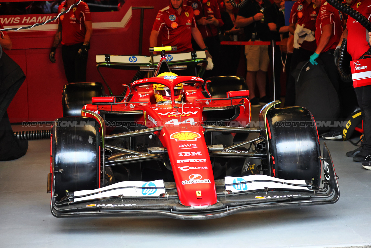 GP AZERBAIJAN, Lewis Hamilton (GBR) Ferrari SF-25 leaves the pits.

19.09.2025. Formula 1 World Championship, Rd 17, Azerbaijan Grand Prix, Baku Street Circuit, Azerbaijan, Practice Day.

- www.xpbimages.com, EMail: requests@xpbimages.com © Copyright: Batchelor / XPB Images