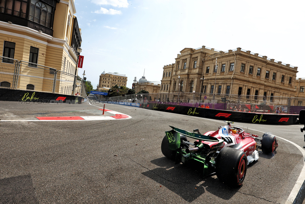 GP AZERBAIJAN, Lewis Hamilton (GBR) Ferrari SF-25 locks up under braking e runs wide.

19.09.2025. Formula 1 World Championship, Rd 17, Azerbaijan Grand Prix, Baku Street Circuit, Azerbaijan, Practice Day.

- www.xpbimages.com, EMail: requests@xpbimages.com © Copyright: Bearne / XPB Images
