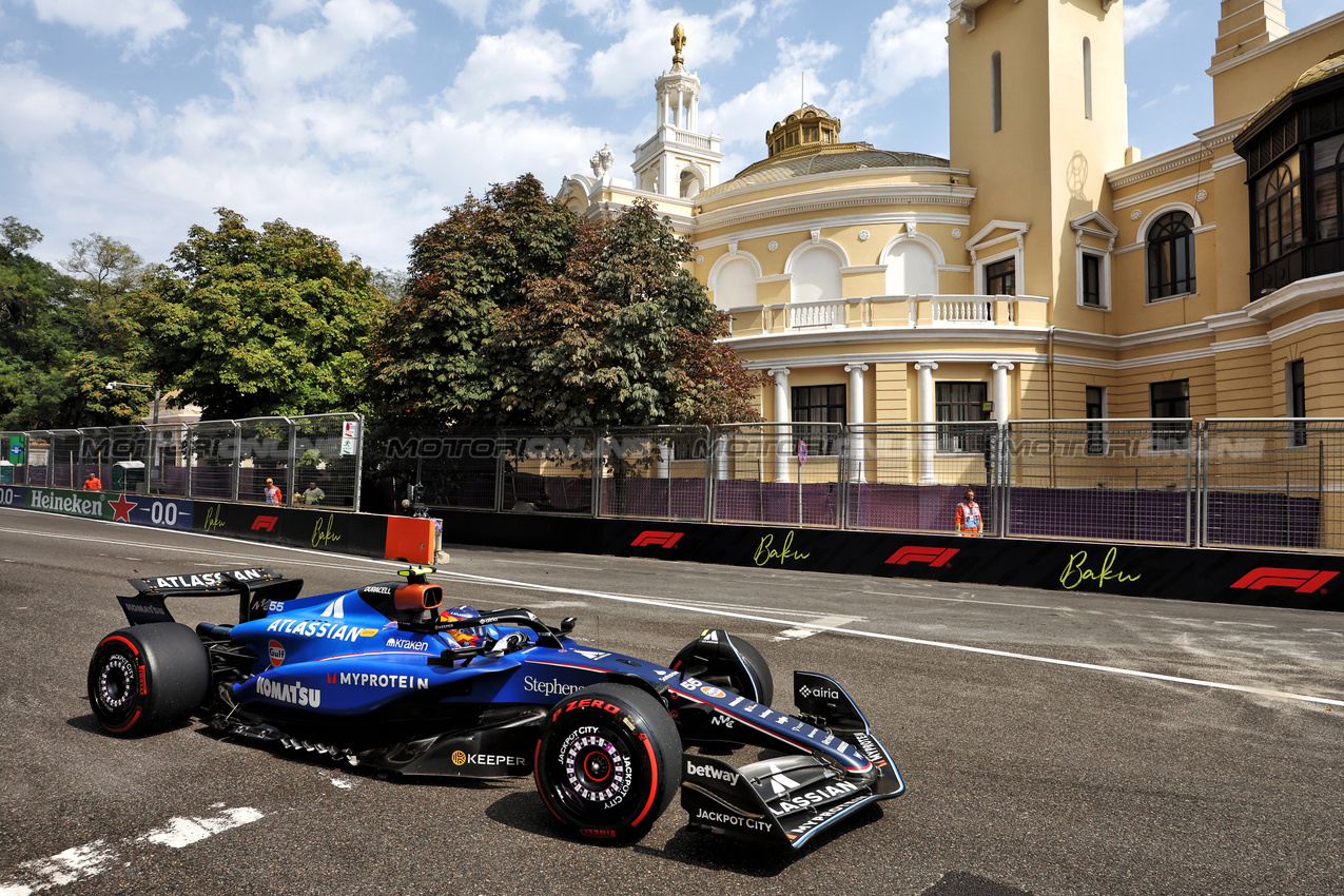 GP AZERBAIJAN, Carlos Sainz (ESP) Atlassian Williams Racing FW47.

19.09.2025. Formula 1 World Championship, Rd 17, Azerbaijan Grand Prix, Baku Street Circuit, Azerbaijan, Practice Day.

- www.xpbimages.com, EMail: requests@xpbimages.com © Copyright: Bearne / XPB Images