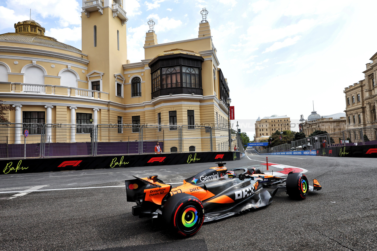 GP AZERBAIJAN, Oscar Piastri (AUS) McLaren MCL39.

19.09.2025. Formula 1 World Championship, Rd 17, Azerbaijan Grand Prix, Baku Street Circuit, Azerbaijan, Practice Day.

- www.xpbimages.com, EMail: requests@xpbimages.com © Copyright: Bearne / XPB Images
