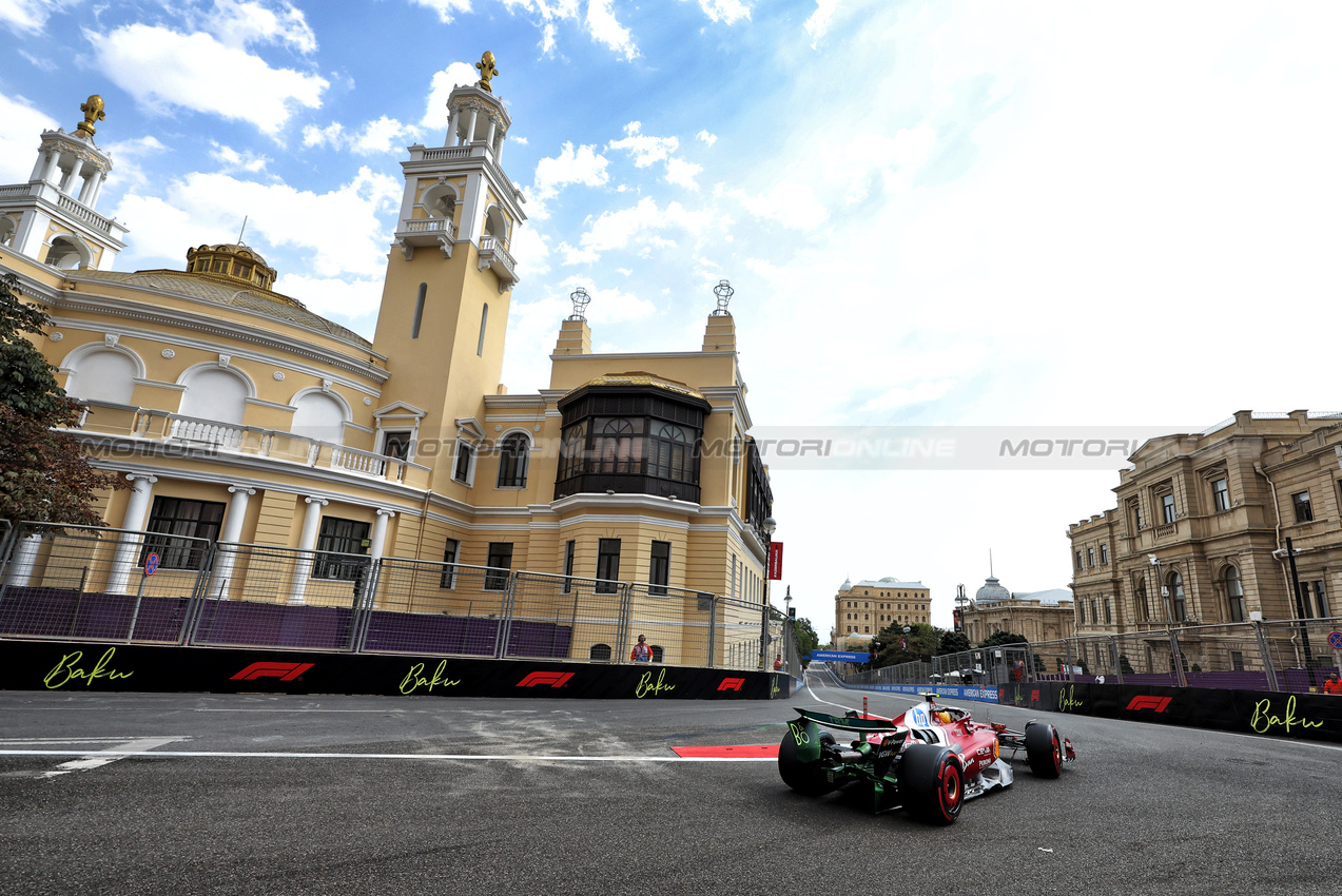 GP AZERBAIJAN, Lewis Hamilton (GBR) Ferrari SF-25.

19.09.2025. Formula 1 World Championship, Rd 17, Azerbaijan Grand Prix, Baku Street Circuit, Azerbaijan, Practice Day.

- www.xpbimages.com, EMail: requests@xpbimages.com © Copyright: Bearne / XPB Images