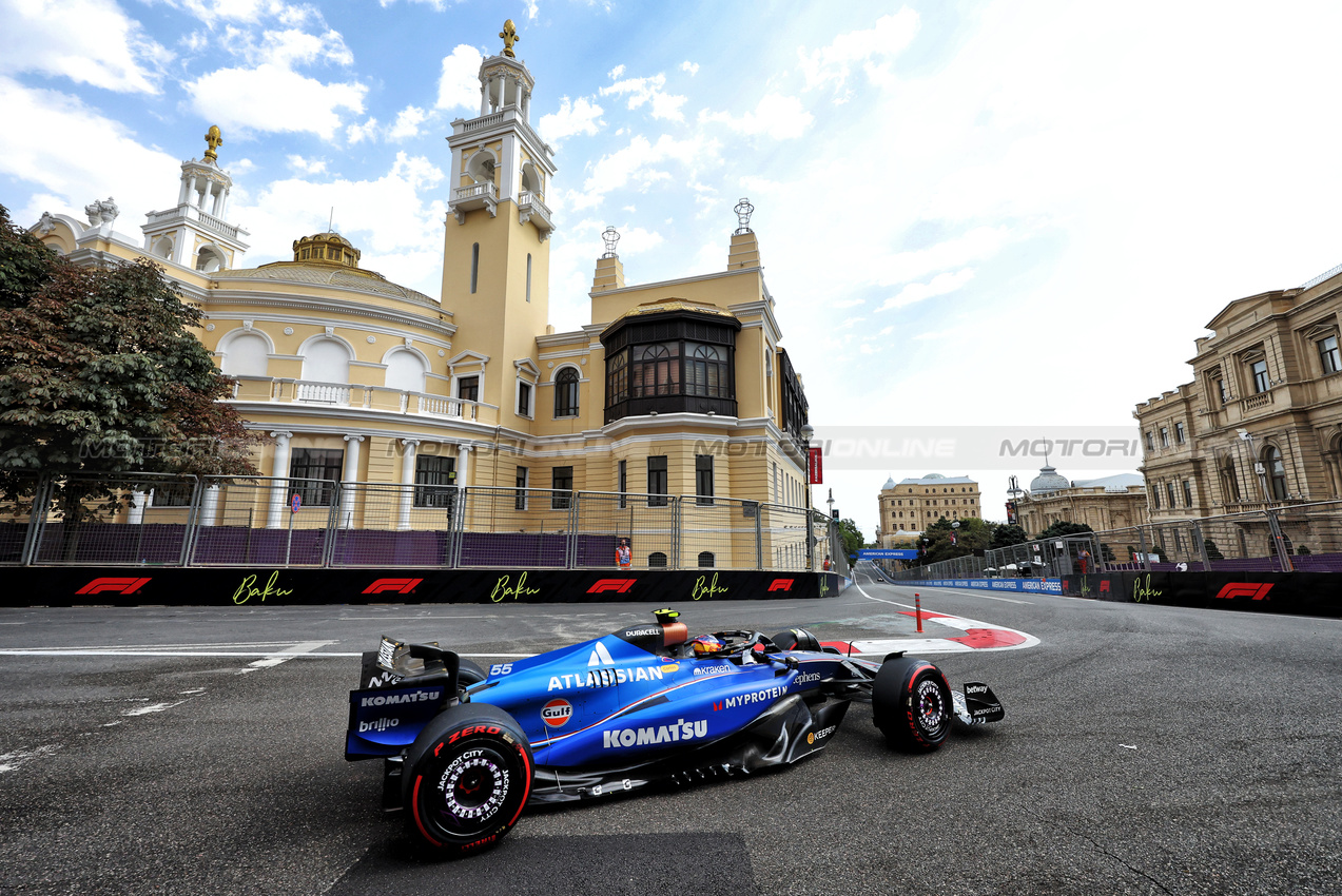 GP AZERBAIJAN, Carlos Sainz (ESP) Atlassian Williams Racing FW47.

19.09.2025. Formula 1 World Championship, Rd 17, Azerbaijan Grand Prix, Baku Street Circuit, Azerbaijan, Practice Day.

- www.xpbimages.com, EMail: requests@xpbimages.com © Copyright: Bearne / XPB Images
