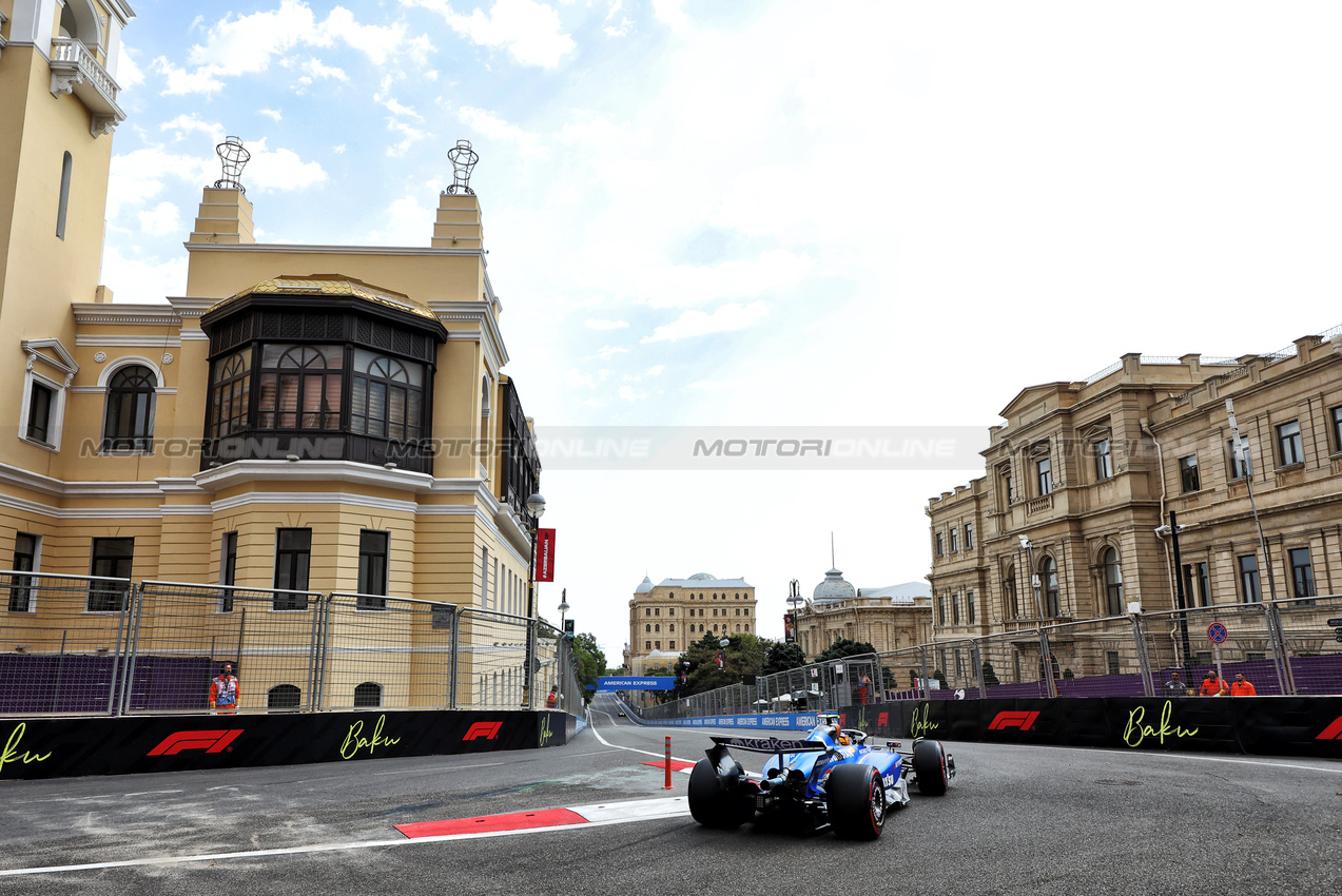 GP AZERBAIJAN, Carlos Sainz (ESP) Atlassian Williams Racing FW47.

19.09.2025. Formula 1 World Championship, Rd 17, Azerbaijan Grand Prix, Baku Street Circuit, Azerbaijan, Practice Day.

- www.xpbimages.com, EMail: requests@xpbimages.com © Copyright: Bearne / XPB Images