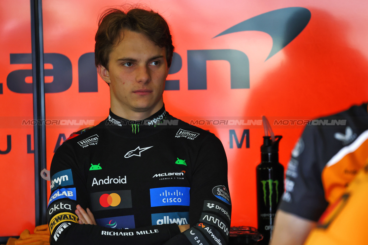 GP AZERBAIJAN, Oscar Piastri (AUS) McLaren.

19.09.2025. Formula 1 World Championship, Rd 17, Azerbaijan Grand Prix, Baku Street Circuit, Azerbaijan, Practice Day.

- www.xpbimages.com, EMail: requests@xpbimages.com © Copyright: Batchelor / XPB Images