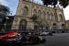 GP AZERBAIJAN, Esteban Ocon (FRA) Haas VF-25 e Yuki Tsunoda (JPN) Red Bull Racing RB21.

19.09.2025. Formula 1 World Championship, Rd 17, Azerbaijan Grand Prix, Baku Street Circuit, Azerbaijan, Practice Day.

- www.xpbimages.com, EMail: requests@xpbimages.com © Copyright: Charniaux / XPB Images