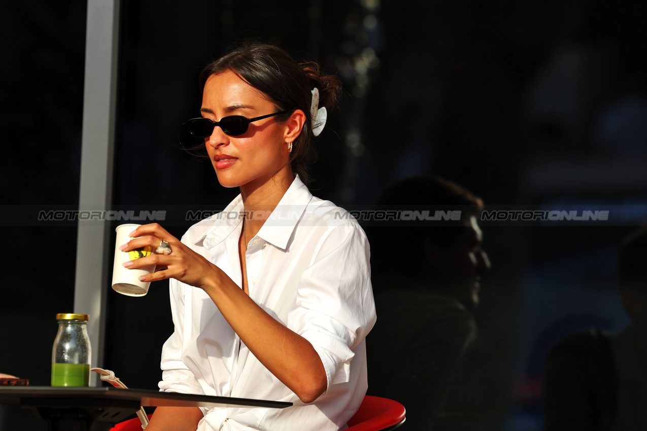 GP BAHRAIN, Alexandra Saint Mleux (ITA). girlfriend of Charles Leclerc (MON) Ferrari.

13.04.2025. Formula 1 World Championship, Rd 4, Bahrain Grand Prix, Sakhir, Bahrain, Gara Day.

- www.xpbimages.com, EMail: requests@xpbimages.com © Copyright: Moy / XPB Images