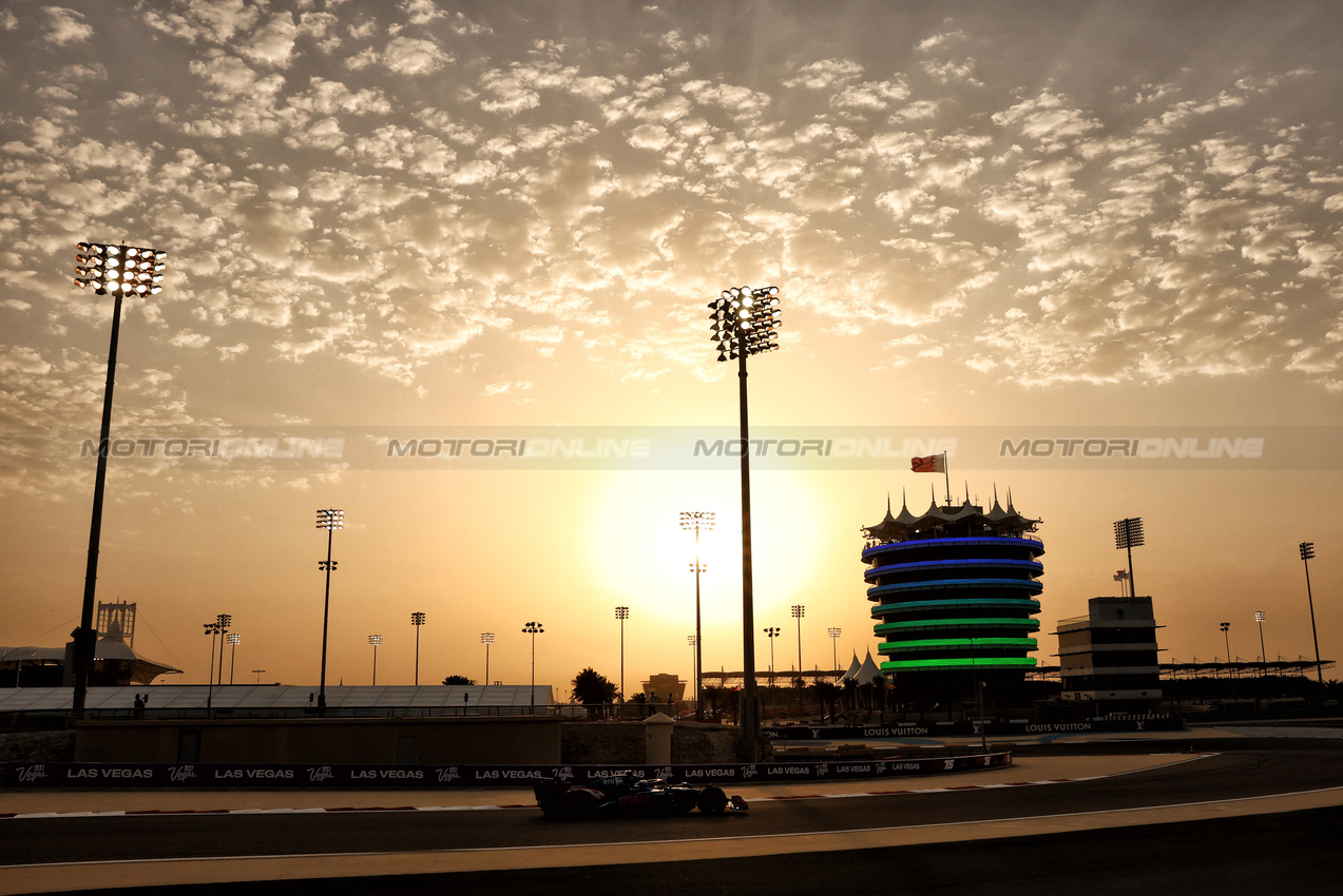 GP BAHRAIN, Pierre Gasly (FRA) Alpine F1 Team A525.

13.04.2025. Formula 1 World Championship, Rd 4, Bahrain Grand Prix, Sakhir, Bahrain, Gara Day.

- www.xpbimages.com, EMail: requests@xpbimages.com © Copyright: Charniaux / XPB Images
