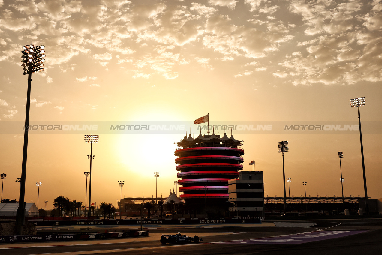 GP BAHRAIN, Carlos Sainz (ESP) Atlassian Williams Racing FW46.

13.04.2025. Formula 1 World Championship, Rd 4, Bahrain Grand Prix, Sakhir, Bahrain, Gara Day.

- www.xpbimages.com, EMail: requests@xpbimages.com © Copyright: Charniaux / XPB Images