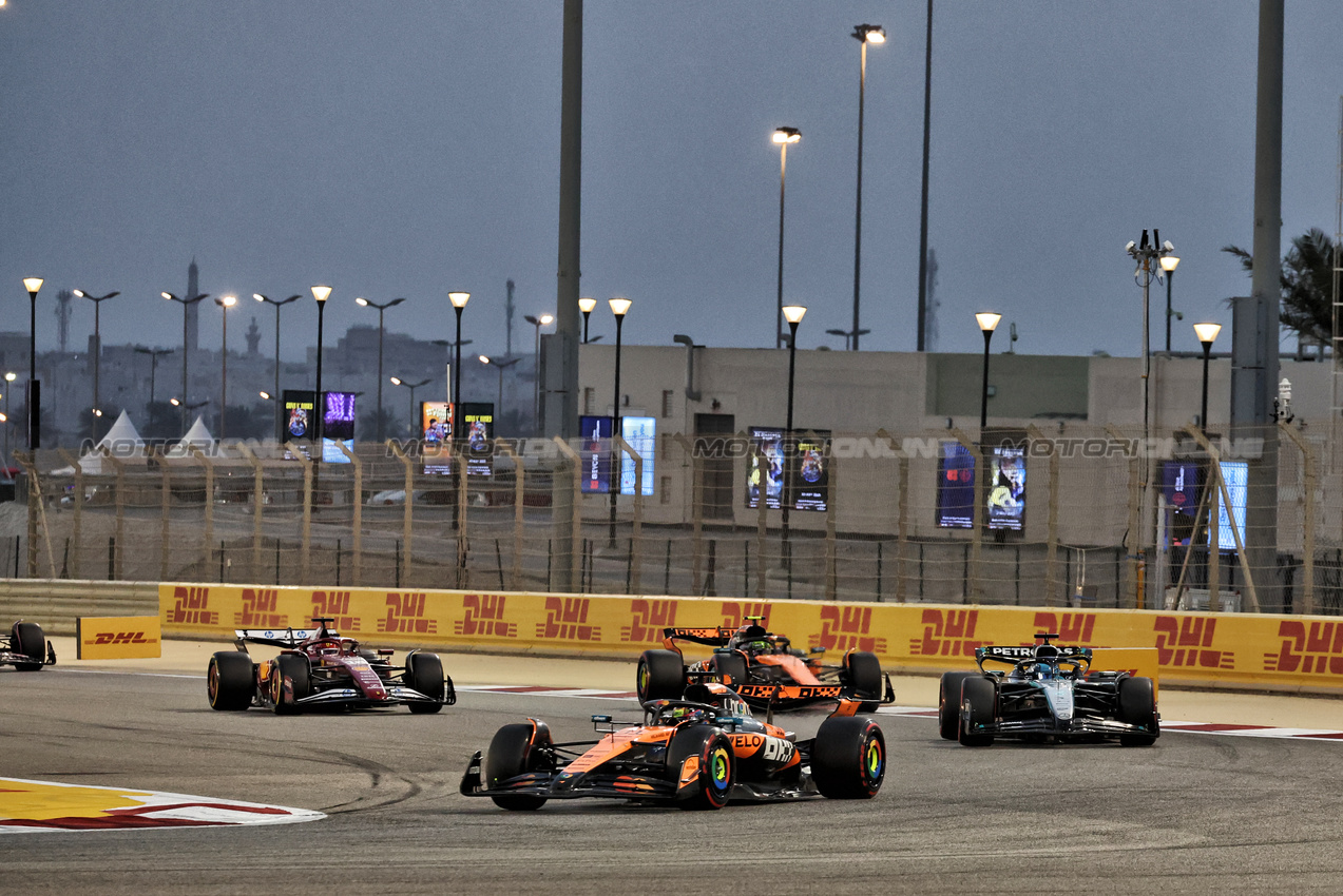 GP BAHRAIN, Oscar Piastri (AUS) McLaren MCL39 davanti a at the partenza of the race.

13.04.2025. Formula 1 World Championship, Rd 4, Bahrain Grand Prix, Sakhir, Bahrain, Gara Day.

- www.xpbimages.com, EMail: requests@xpbimages.com © Copyright: Moy / XPB Images