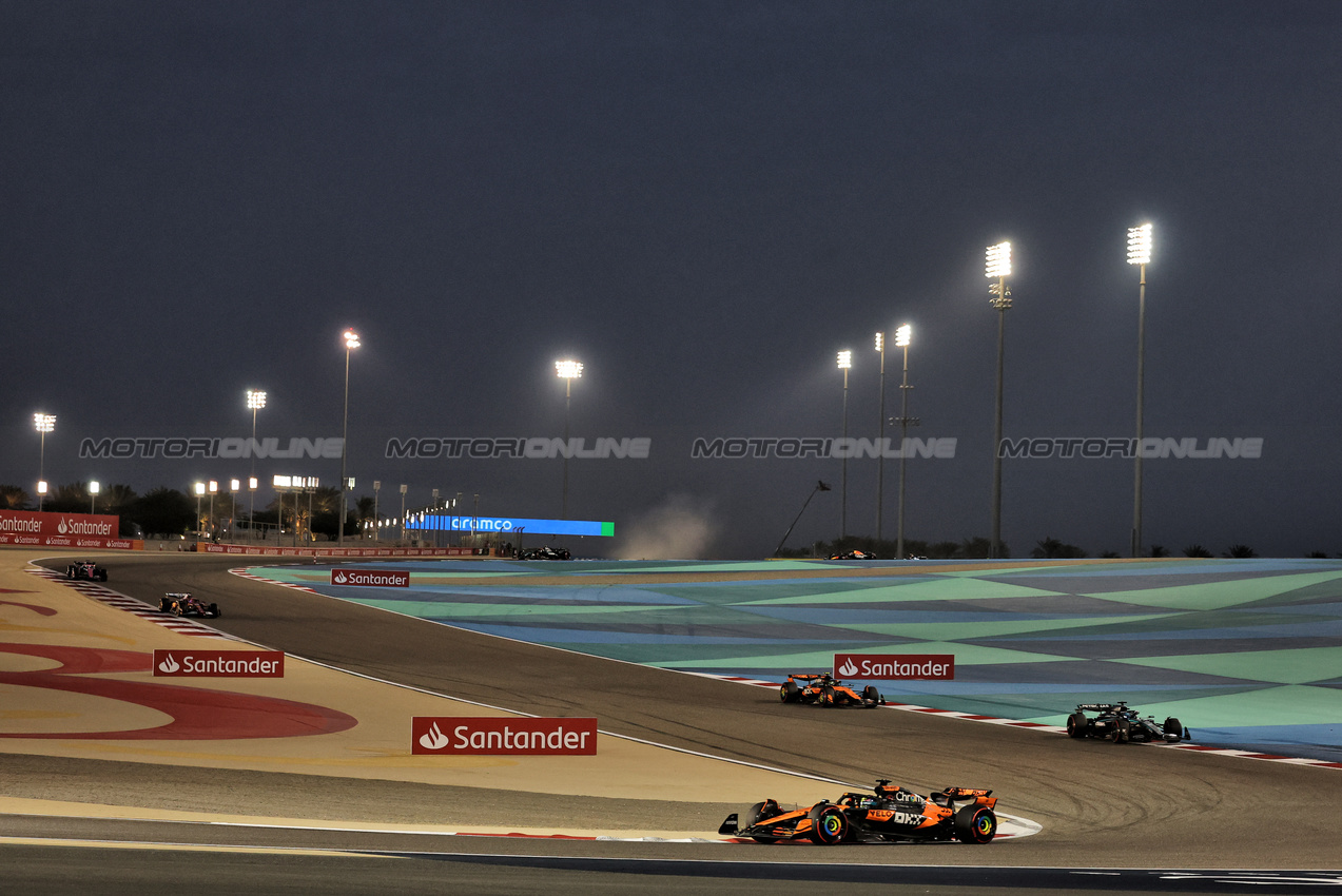 GP BAHRAIN, Oscar Piastri (AUS) McLaren MCL39.

13.04.2025. Formula 1 World Championship, Rd 4, Bahrain Grand Prix, Sakhir, Bahrain, Gara Day.

- www.xpbimages.com, EMail: requests@xpbimages.com © Copyright: Charniaux / XPB Images