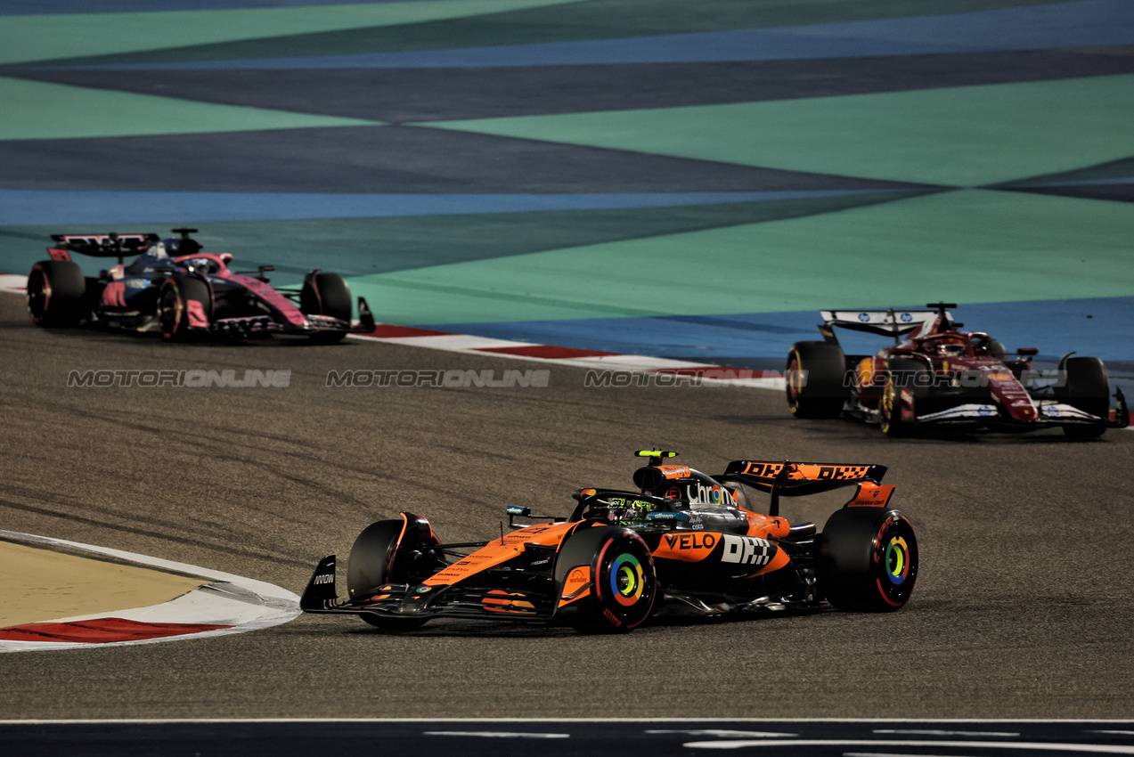 GP BAHRAIN, Lando Norris (GBR) McLaren MCL39.

13.04.2025. Formula 1 World Championship, Rd 4, Bahrain Grand Prix, Sakhir, Bahrain, Gara Day.

- www.xpbimages.com, EMail: requests@xpbimages.com © Copyright: Charniaux / XPB Images