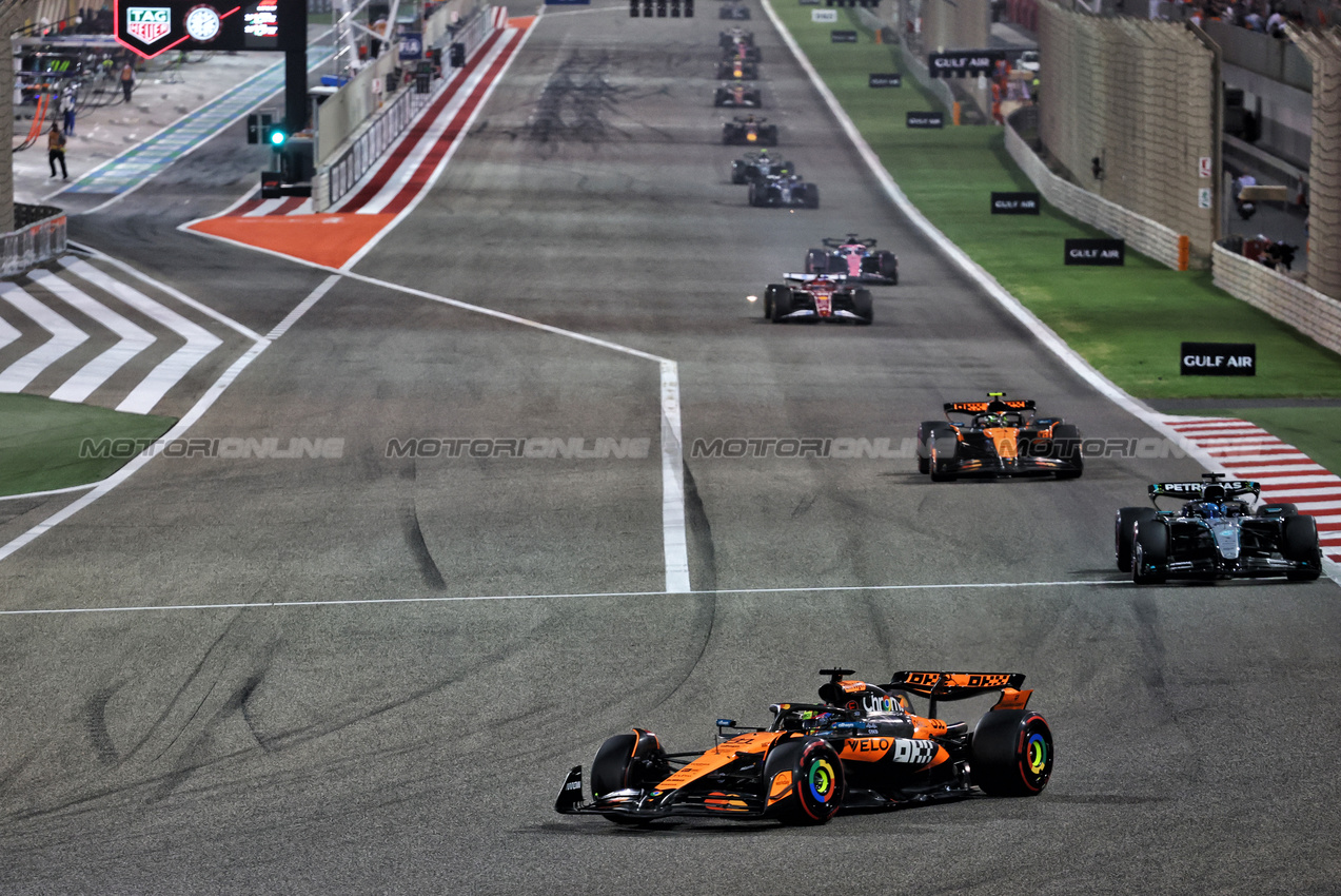 GP BAHRAIN, Oscar Piastri (AUS) McLaren MCL39.

13.04.2025. Formula 1 World Championship, Rd 4, Bahrain Grand Prix, Sakhir, Bahrain, Gara Day.

- www.xpbimages.com, EMail: requests@xpbimages.com © Copyright: Batchelor / XPB Images