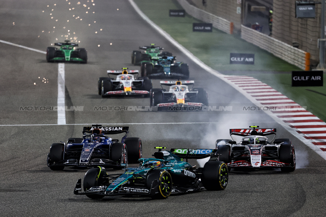 GP BAHRAIN, Fernando Alonso (ESP) Aston Martin F1 Team AMR25.

13.04.2025. Formula 1 World Championship, Rd 4, Bahrain Grand Prix, Sakhir, Bahrain, Gara Day.

- www.xpbimages.com, EMail: requests@xpbimages.com © Copyright: Batchelor / XPB Images
