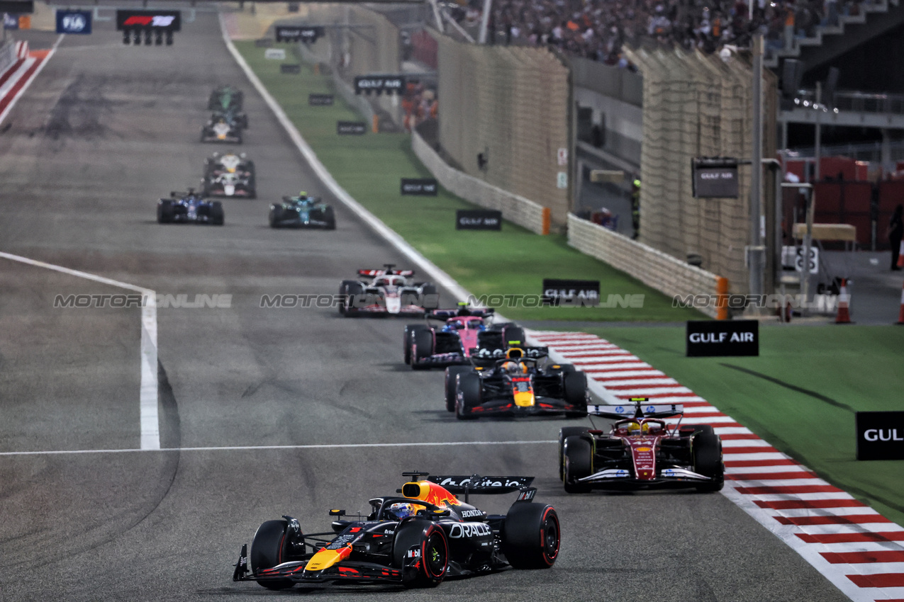 GP BAHRAIN, Max Verstappen (NLD) Red Bull Racing RB21.

13.04.2025. Formula 1 World Championship, Rd 4, Bahrain Grand Prix, Sakhir, Bahrain, Gara Day.

- www.xpbimages.com, EMail: requests@xpbimages.com © Copyright: Batchelor / XPB Images