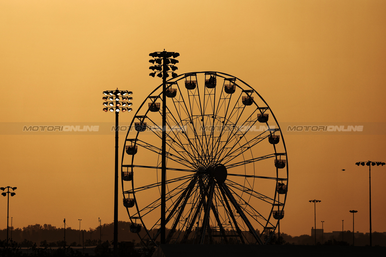 GP BAHRAIN, Circuit Atmosfera - sunset.

13.04.2025. Formula 1 World Championship, Rd 4, Bahrain Grand Prix, Sakhir, Bahrain, Gara Day.

- www.xpbimages.com, EMail: requests@xpbimages.com © Copyright: Batchelor / XPB Images
