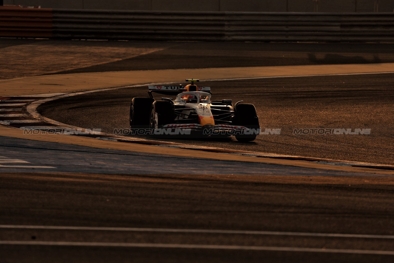 GP BAHRAIN, Liam Lawson (NZL) Racing Bulls VCARB 02.

13.04.2025. Formula 1 World Championship, Rd 4, Bahrain Grand Prix, Sakhir, Bahrain, Gara Day.

- www.xpbimages.com, EMail: requests@xpbimages.com © Copyright: Moy / XPB Images