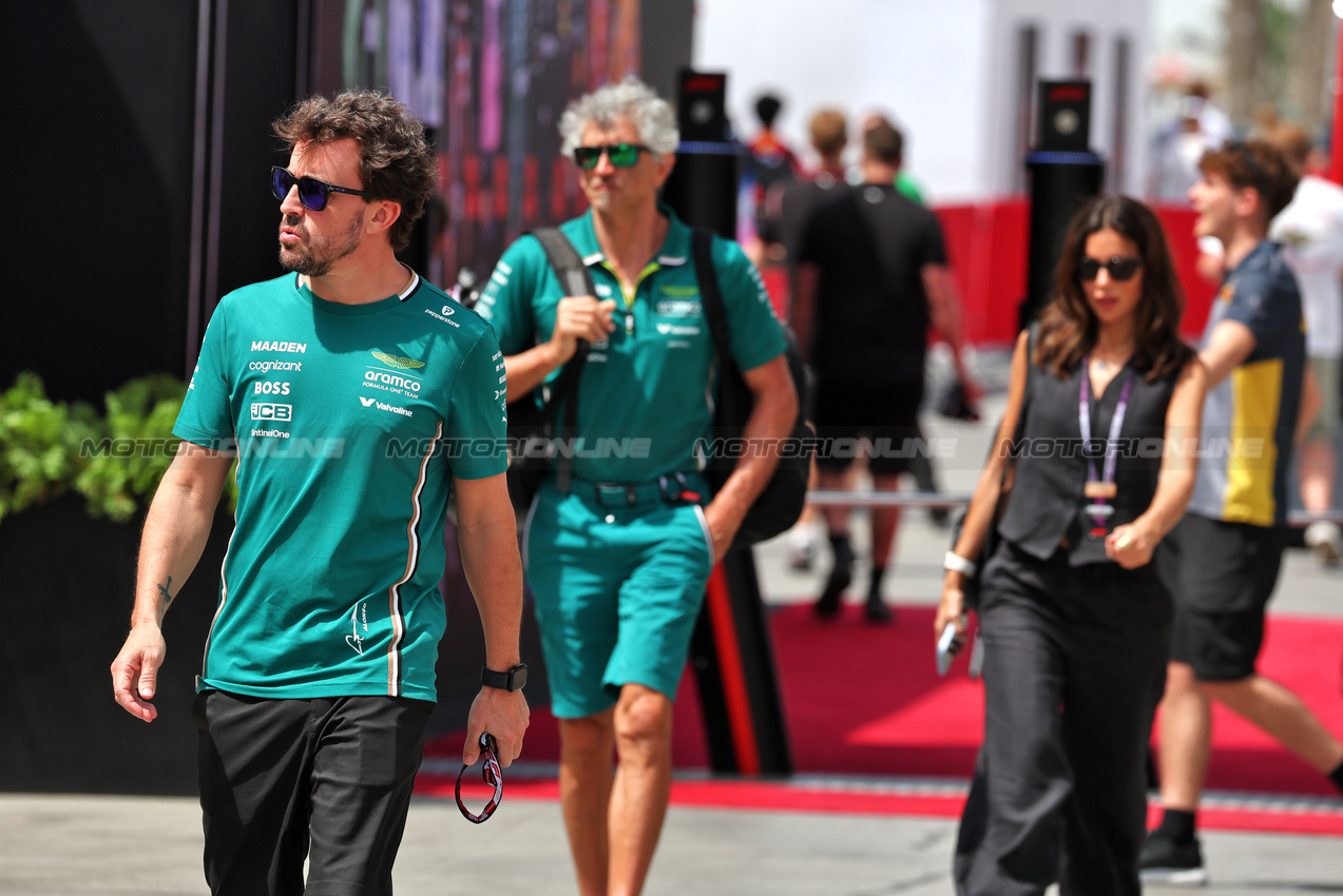 GP BAHRAIN, Fernando Alonso (ESP) Aston Martin F1 Team.

13.04.2025. Formula 1 World Championship, Rd 4, Bahrain Grand Prix, Sakhir, Bahrain, Gara Day.

- www.xpbimages.com, EMail: requests@xpbimages.com © Copyright: Moy / XPB Images