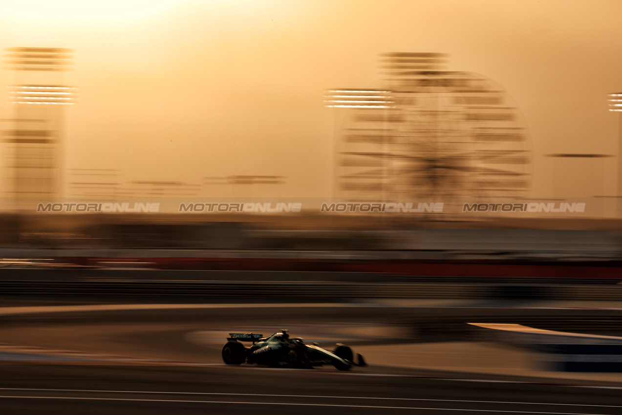 GP BAHRAIN, Fernando Alonso (ESP) Aston Martin F1 Team AMR25.

13.04.2025. Formula 1 World Championship, Rd 4, Bahrain Grand Prix, Sakhir, Bahrain, Gara Day.

- www.xpbimages.com, EMail: requests@xpbimages.com © Copyright: Moy / XPB Images