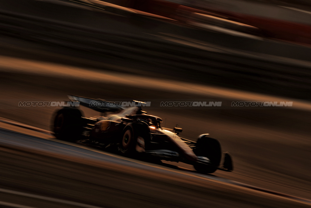 GP BAHRAIN, Charles Leclerc (MON) Ferrari SF-25.

13.04.2025. Formula 1 World Championship, Rd 4, Bahrain Grand Prix, Sakhir, Bahrain, Gara Day.

- www.xpbimages.com, EMail: requests@xpbimages.com © Copyright: Moy / XPB Images