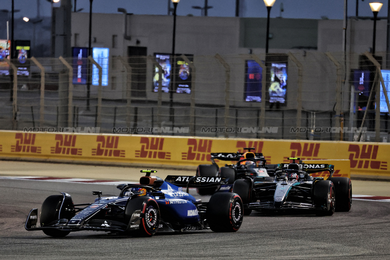GP BAHRAIN, Carlos Sainz (ESP) Atlassian Williams Racing FW46.

13.04.2025. Formula 1 World Championship, Rd 4, Bahrain Grand Prix, Sakhir, Bahrain, Gara Day.

- www.xpbimages.com, EMail: requests@xpbimages.com © Copyright: Moy / XPB Images