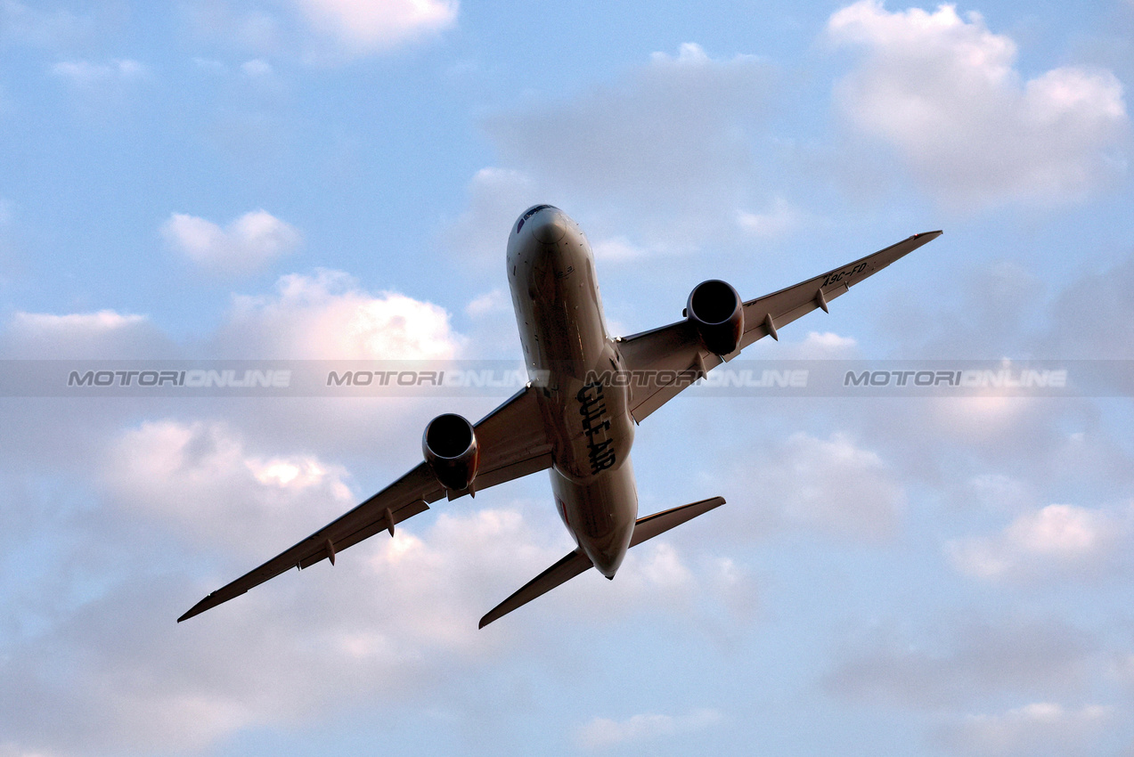 GP BAHRAIN, griglia Atmosfera - airplane.

13.04.2025. Formula 1 World Championship, Rd 4, Bahrain Grand Prix, Sakhir, Bahrain, Gara Day.

- www.xpbimages.com, EMail: requests@xpbimages.com © Copyright: Moy / XPB Images