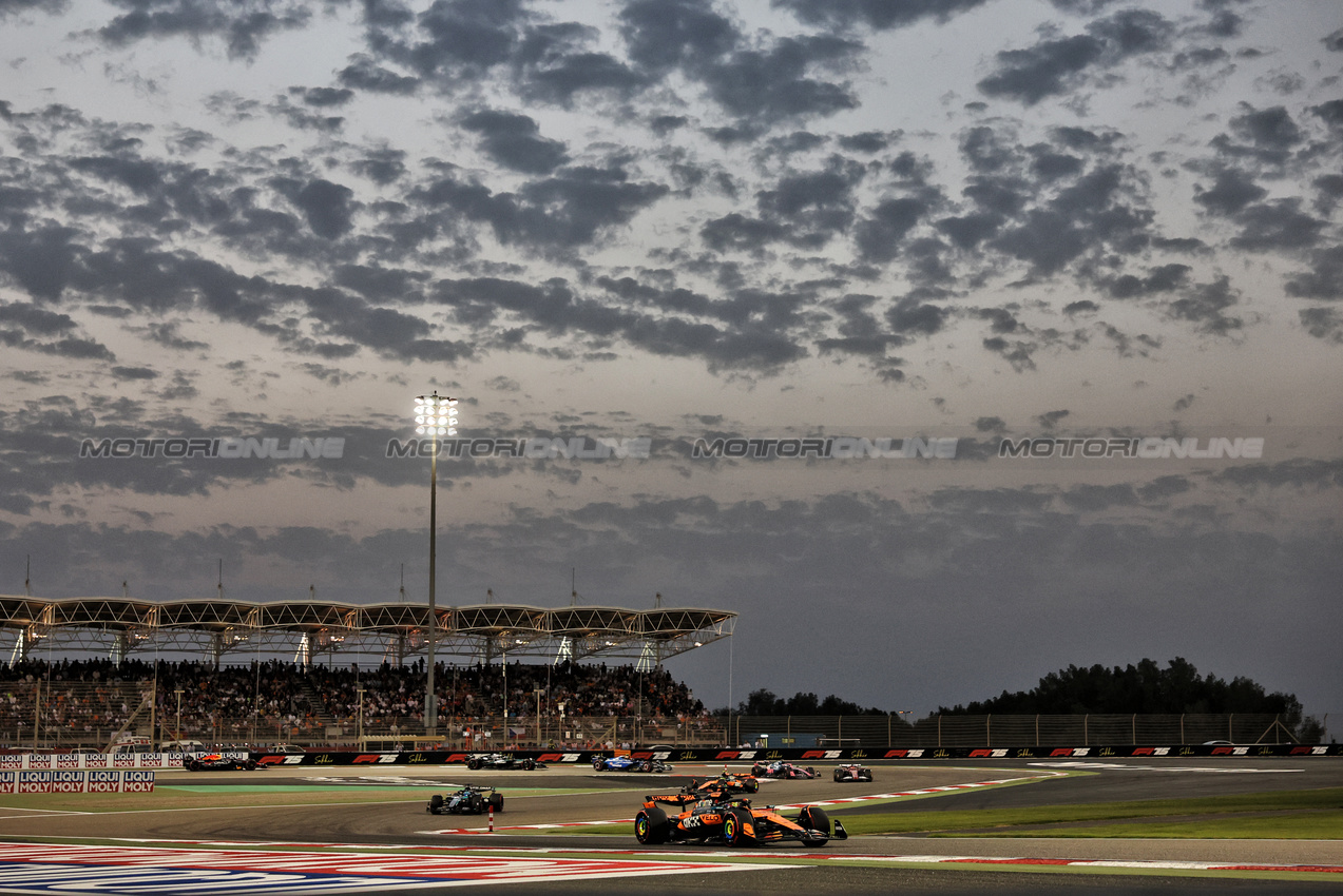 GP BAHRAIN, Oscar Piastri (AUS) McLaren MCL39.

13.04.2025. Formula 1 World Championship, Rd 4, Bahrain Grand Prix, Sakhir, Bahrain, Gara Day.

- www.xpbimages.com, EMail: requests@xpbimages.com © Copyright: Bearne / XPB Images