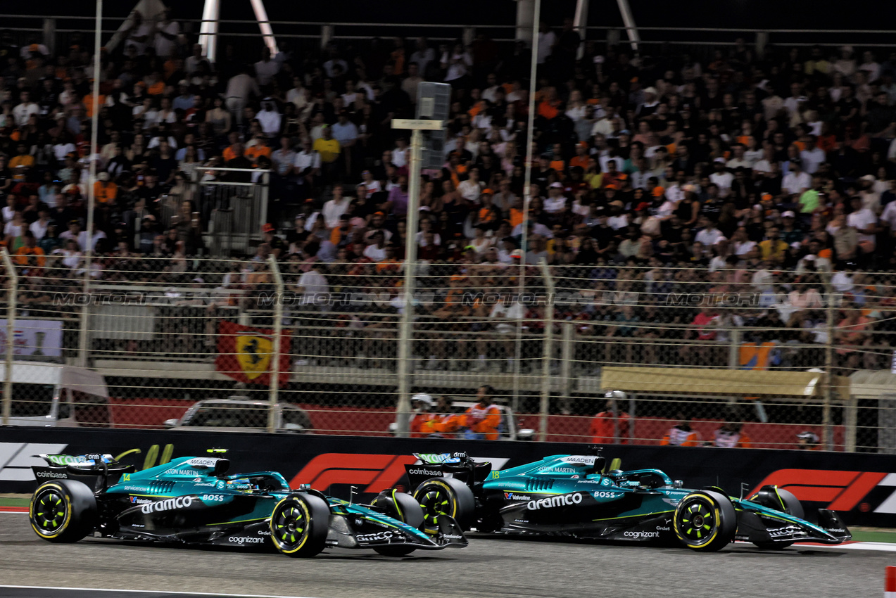 GP BAHRAIN, Fernando Alonso (ESP) Aston Martin F1 Team AMR25 e Lance Stroll (CDN) Aston Martin F1 Team AMR25 battle for position.

13.04.2025. Formula 1 World Championship, Rd 4, Bahrain Grand Prix, Sakhir, Bahrain, Gara Day.

- www.xpbimages.com, EMail: requests@xpbimages.com © Copyright: Batchelor / XPB Images