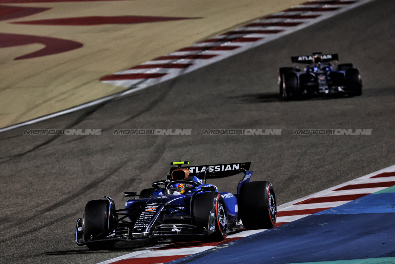 GP BAHRAIN, Carlos Sainz (ESP) Atlassian Williams Racing FW46.

13.04.2025. Formula 1 World Championship, Rd 4, Bahrain Grand Prix, Sakhir, Bahrain, Gara Day.

- www.xpbimages.com, EMail: requests@xpbimages.com © Copyright: Charniaux / XPB Images