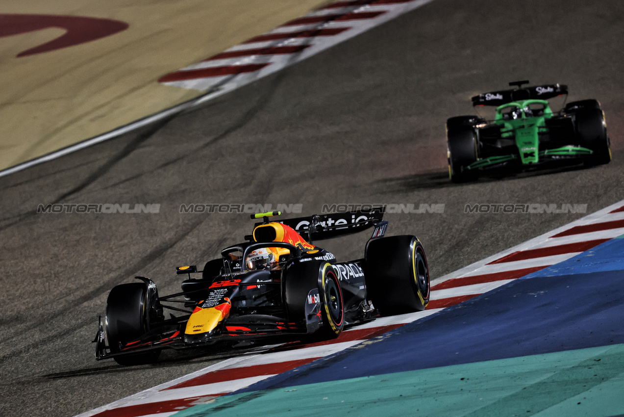 GP BAHRAIN, Yuki Tsunoda (JPN) Red Bull Racing RB21.

13.04.2025. Formula 1 World Championship, Rd 4, Bahrain Grand Prix, Sakhir, Bahrain, Gara Day.

- www.xpbimages.com, EMail: requests@xpbimages.com © Copyright: Charniaux / XPB Images