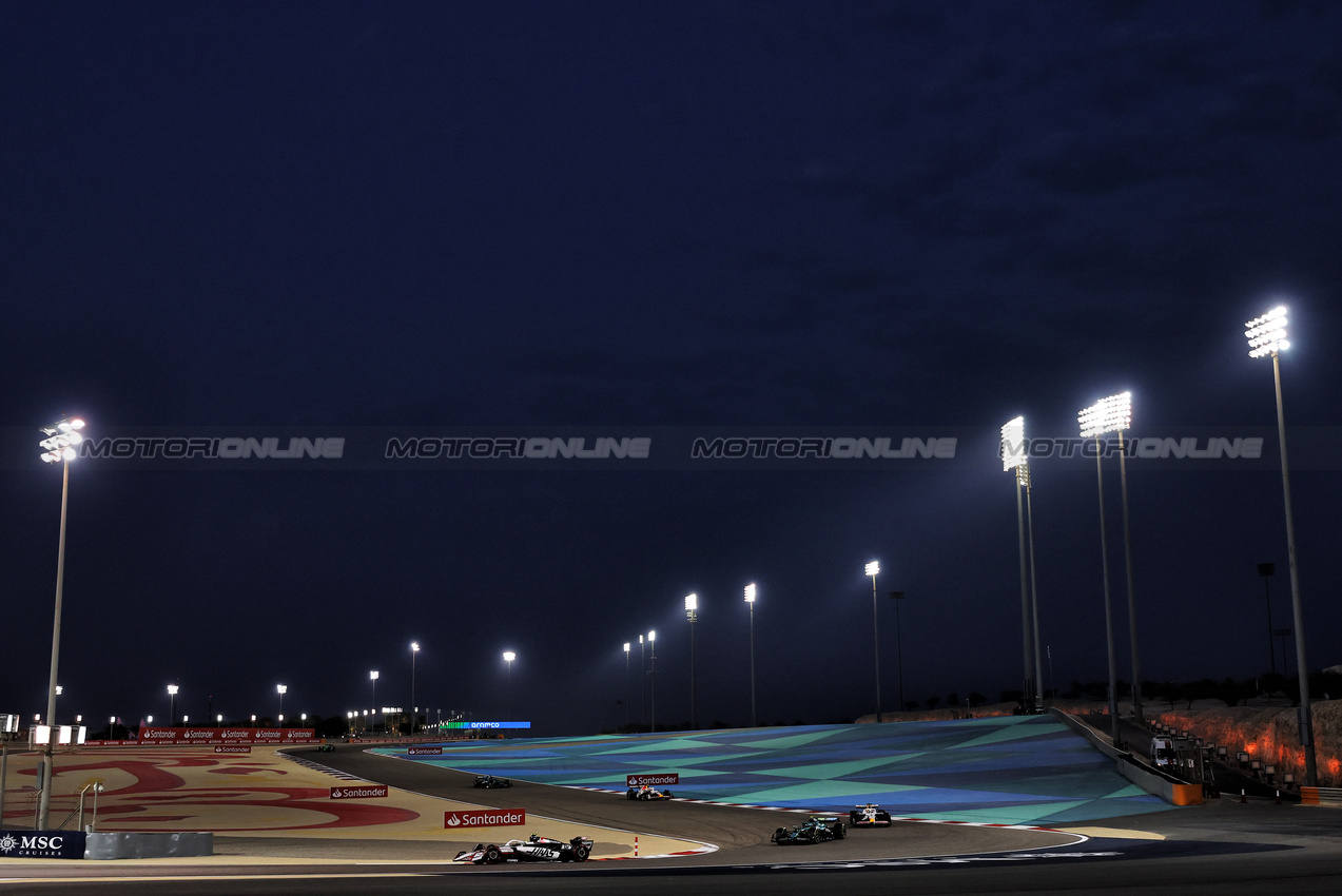 GP BAHRAIN, Oliver Bearman (GBR) Haas VF-25.

13.04.2025. Formula 1 World Championship, Rd 4, Bahrain Grand Prix, Sakhir, Bahrain, Gara Day.

- www.xpbimages.com, EMail: requests@xpbimages.com © Copyright: Charniaux / XPB Images