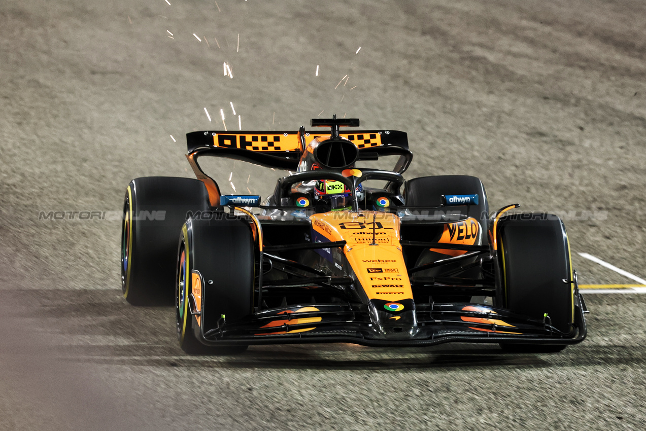 GP BAHRAIN, Gara winner Oscar Piastri (AUS) McLaren MCL39 at the end of the race.

13.04.2025. Formula 1 World Championship, Rd 4, Bahrain Grand Prix, Sakhir, Bahrain, Gara Day.

- www.xpbimages.com, EMail: requests@xpbimages.com © Copyright: Bearne / XPB Images