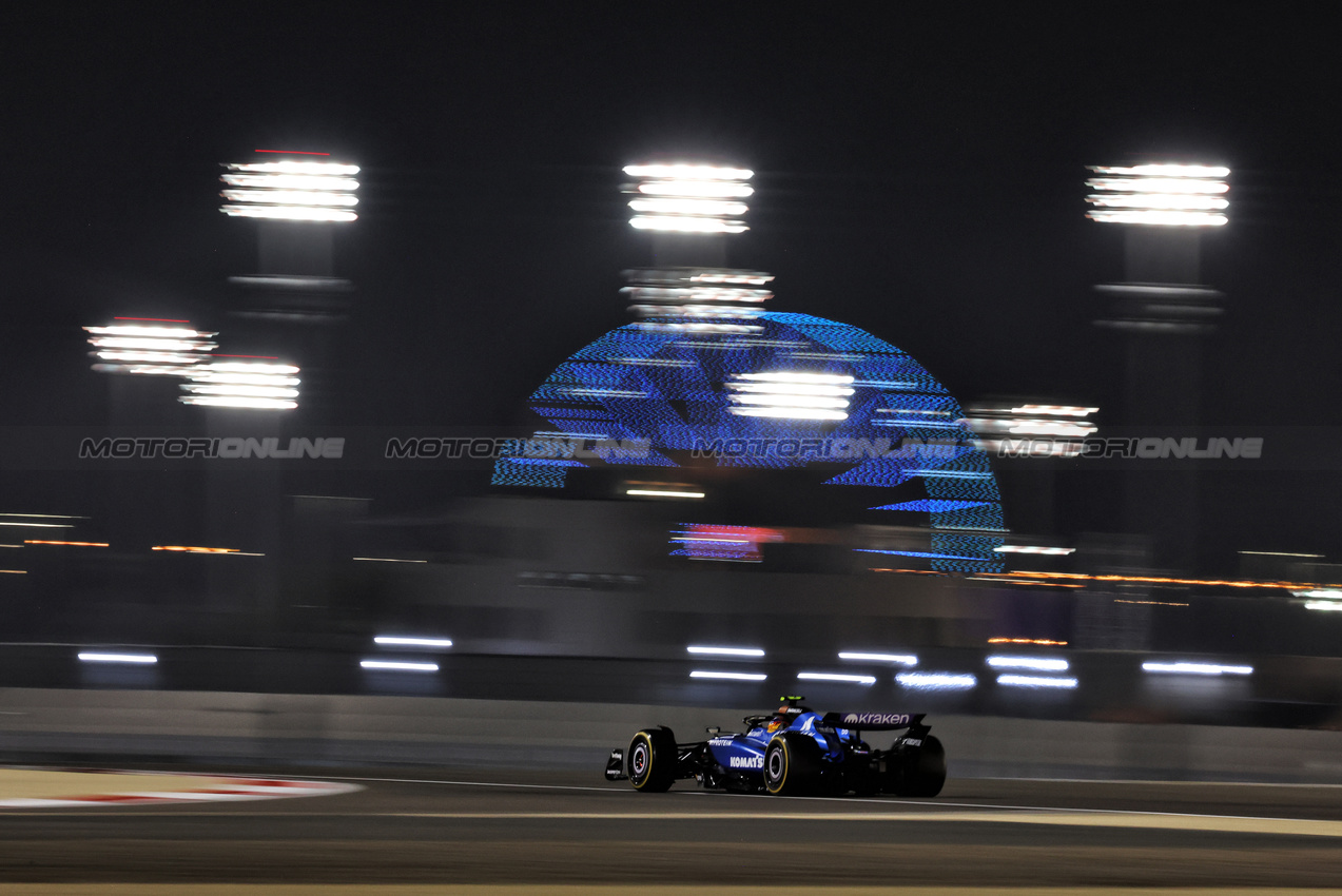 GP BAHRAIN, Carlos Sainz (ESP) Atlassian Williams Racing FW46.

13.04.2025. Formula 1 World Championship, Rd 4, Bahrain Grand Prix, Sakhir, Bahrain, Gara Day.

- www.xpbimages.com, EMail: requests@xpbimages.com © Copyright: Moy / XPB Images