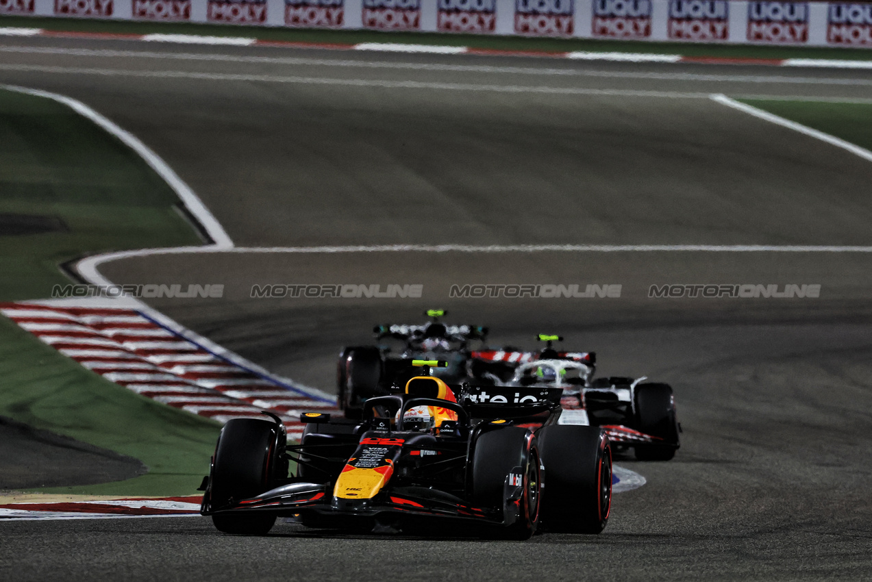 GP BAHRAIN, Yuki Tsunoda (JPN) Red Bull Racing RB21.

13.04.2025. Formula 1 World Championship, Rd 4, Bahrain Grand Prix, Sakhir, Bahrain, Gara Day.

- www.xpbimages.com, EMail: requests@xpbimages.com © Copyright: Moy / XPB Images