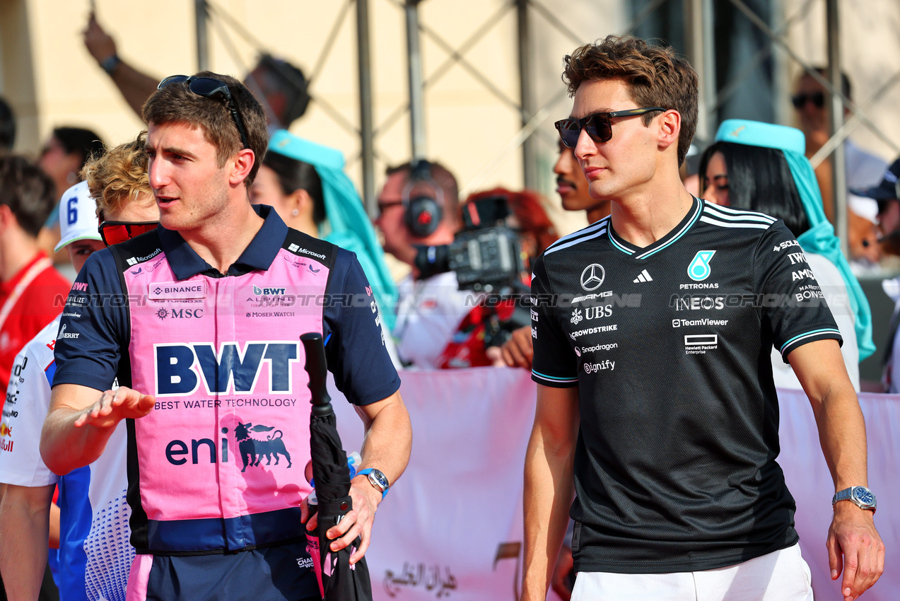 GP BAHRAIN, (L to R): Jack Doohan (AUS) Alpine F1 Team with George Russell (GBR) Mercedes AMG F1 on the drivers' parade.

13.04.2025. Formula 1 World Championship, Rd 4, Bahrain Grand Prix, Sakhir, Bahrain, Gara Day.

- www.xpbimages.com, EMail: requests@xpbimages.com © Copyright: Batchelor / XPB Images