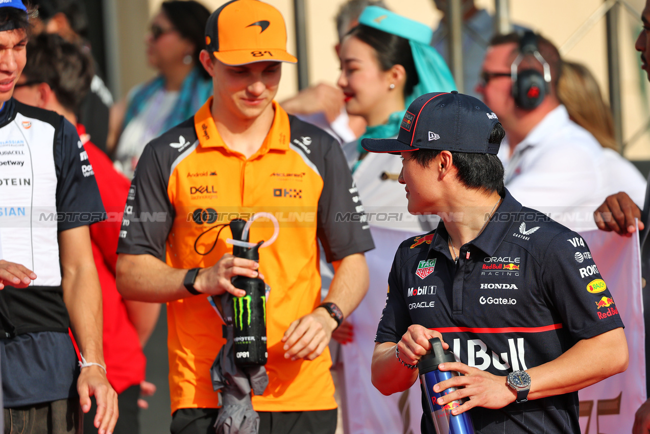 GP BAHRAIN, Yuki Tsunoda (JPN) Red Bull Racing on the drivers' parade.

13.04.2025. Formula 1 World Championship, Rd 4, Bahrain Grand Prix, Sakhir, Bahrain, Gara Day.

- www.xpbimages.com, EMail: requests@xpbimages.com © Copyright: Batchelor / XPB Images