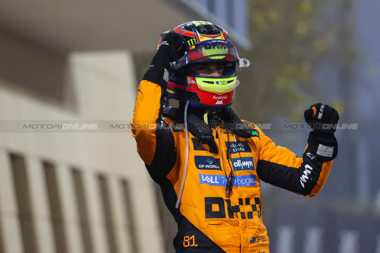 GP BAHRAIN, Oscar Piastri (AUS), McLaren 
13.04.2025. Formula 1 World Championship, Rd 4, Bahrain Grand Prix, Sakhir, Bahrain, Gara Day.
- www.xpbimages.com, EMail: requests@xpbimages.com © Copyright: Charniaux / XPB Images
